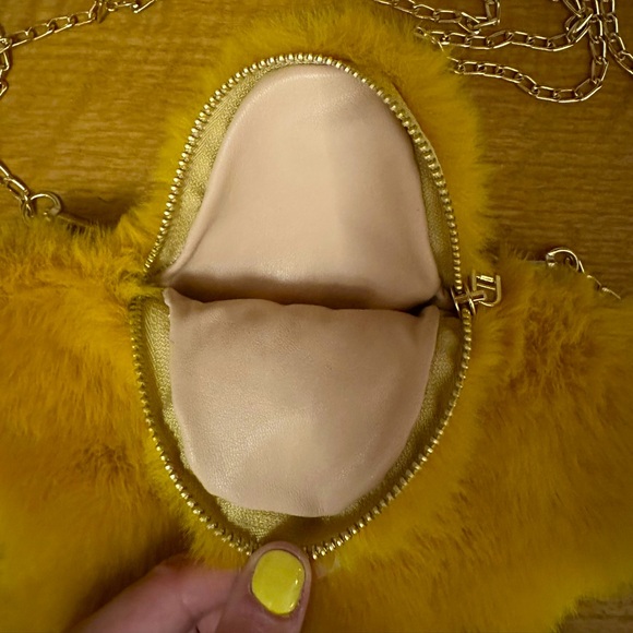 Daisy Purse - Faux Fur *new without tags* - Picture 2 of 2